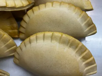 Empanadas de carne o jamón o queso