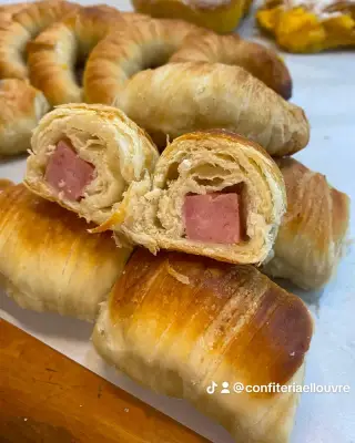 Medialunas de jamón y queso