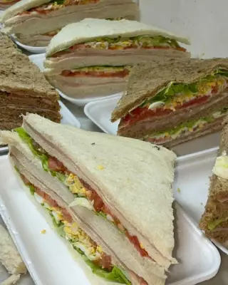 Sándwiches olimpicos triples