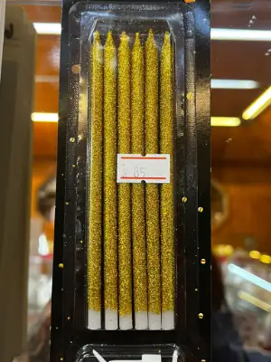 Velas doradas brillantes